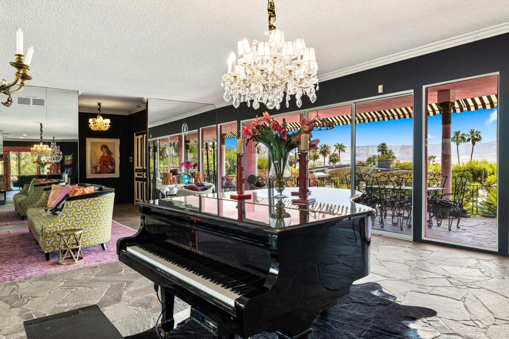 zsa zsa gabor palm springs home finds buyer