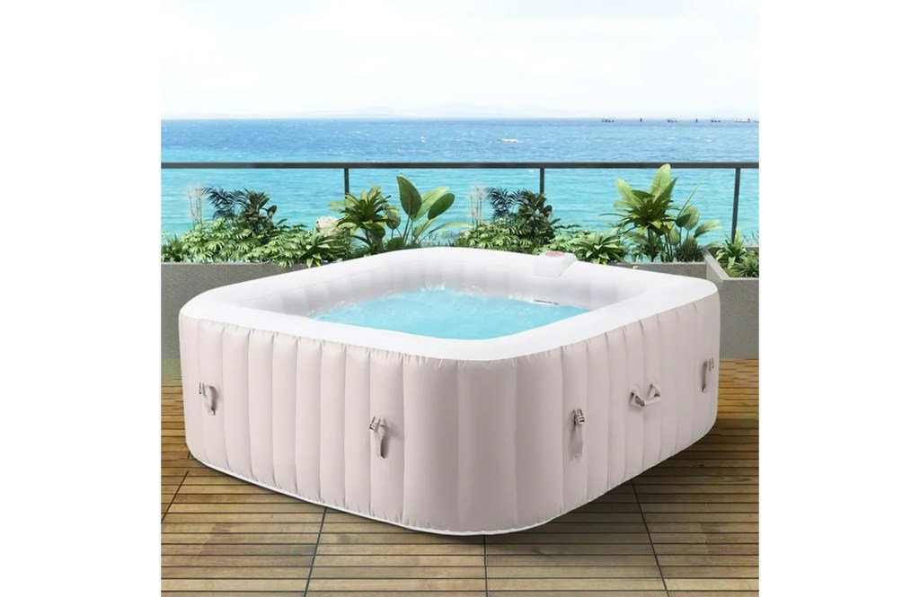Hot Tub for 4-6 Person