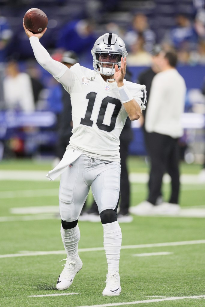 Jimmy Garoppolo #10 of the Las Vegas Raiders warms up before the game against the Indianapolis Colts at Lucas Oil Stadium on December 31, 2023 in Indianapolis, Indiana. 