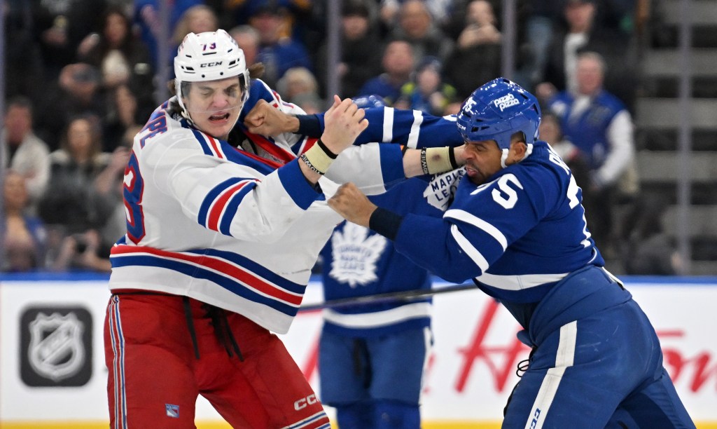 Matt Rampe (l.) decided to accept Ryan Reaves' challenge to fight in the third period after rejecting an initial challenge earlier in the game.