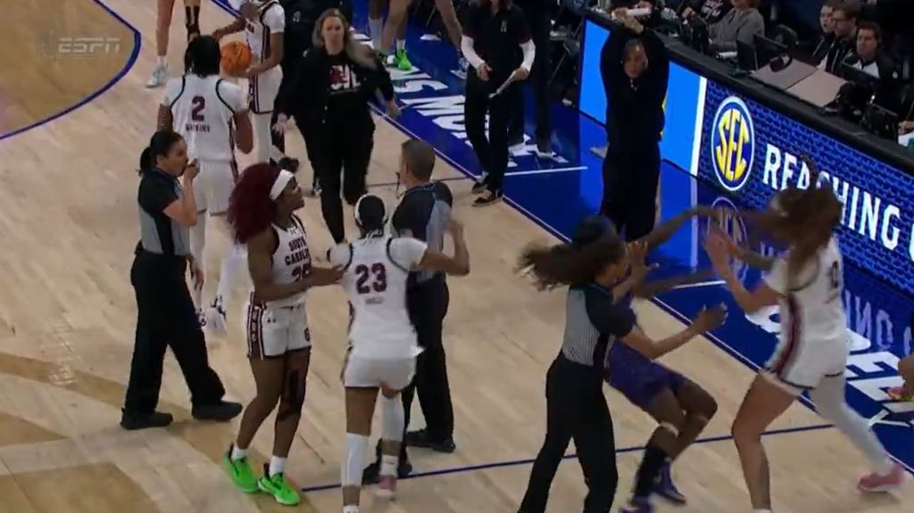 South Carolina's Kamilla Cardoso leveled LSU's Flau-jae Johnson during the SEC championship game.