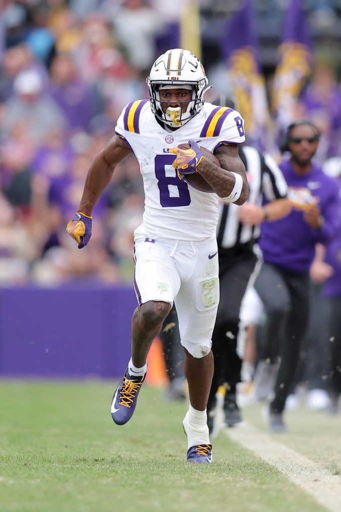 Malik Nabers #8 of the LSU Tigers