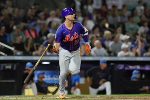 Pete Alonso belts a solo homer during the sixth inning of the Mets' 3-1 win over the Marlins.