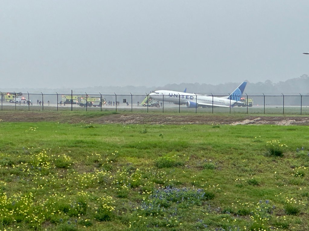 Plane off runway in Houston