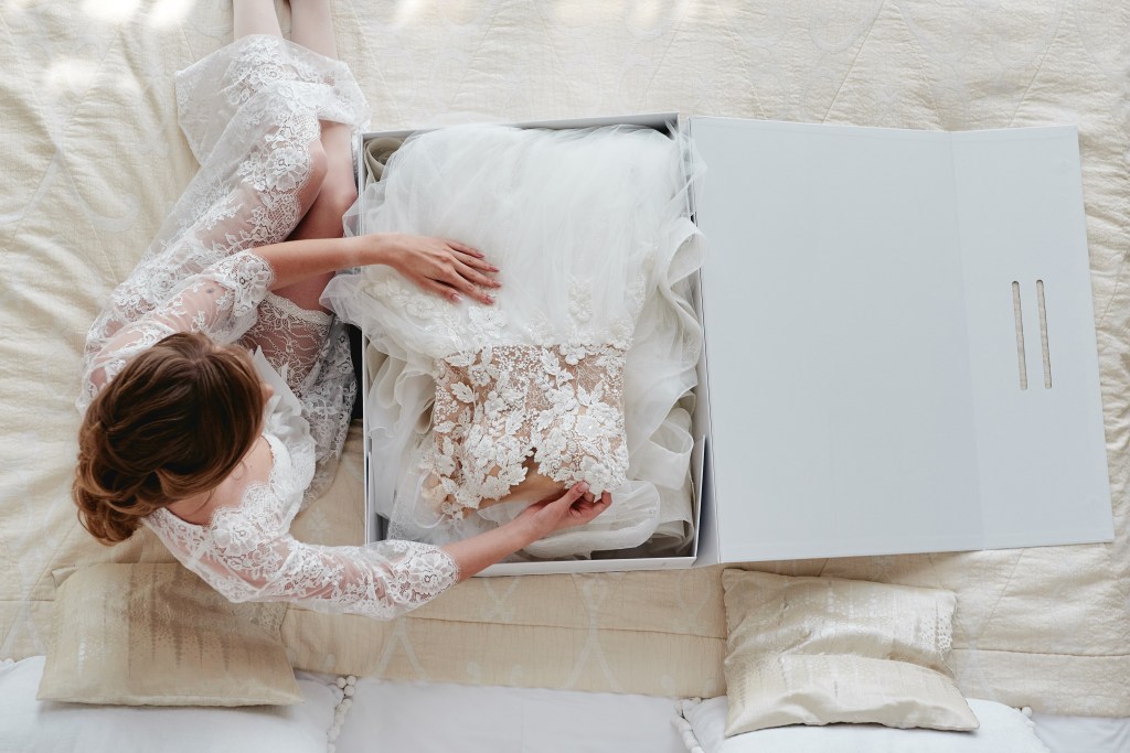 The woman's sister offered up the dress so her daughter could save money. 