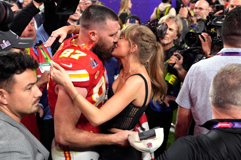 Taylor Swift and Travis Kelce kiss at Super Bowl 2024.