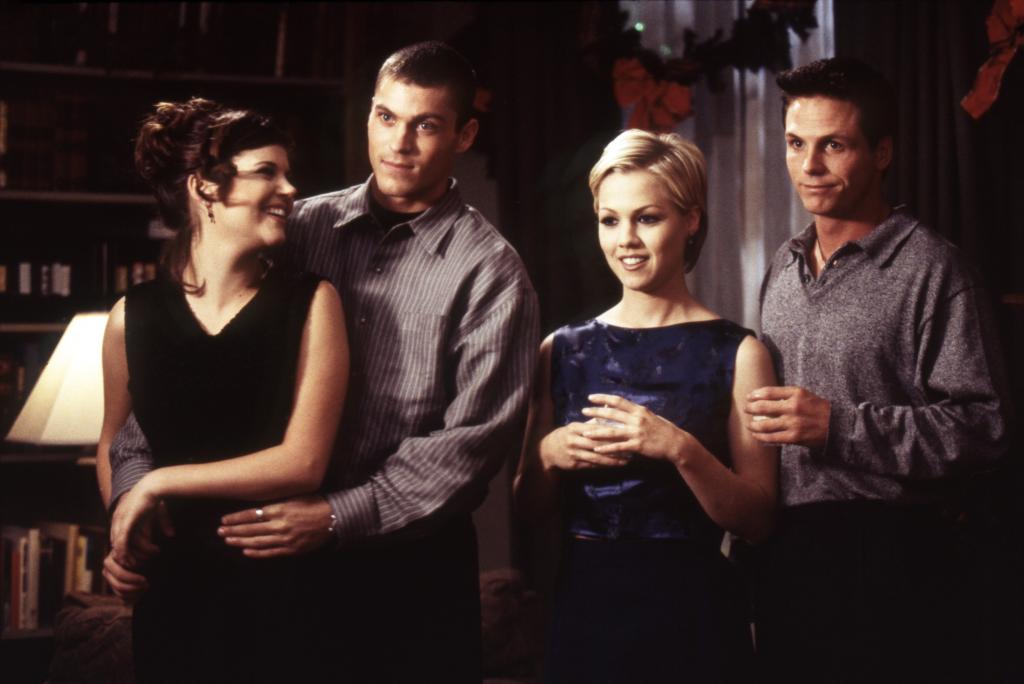 (Left to right) Tiffani Thiessen, Brian Austin Green, Jennie Garth, Jason Wiles for "Beverly Hills, 90210."