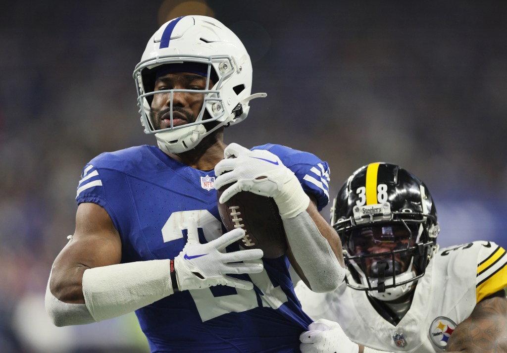 Zach Moss runs for a touchdown in the second quarter against the Pittsburgh Steelers at Lucas Oil Stadium.