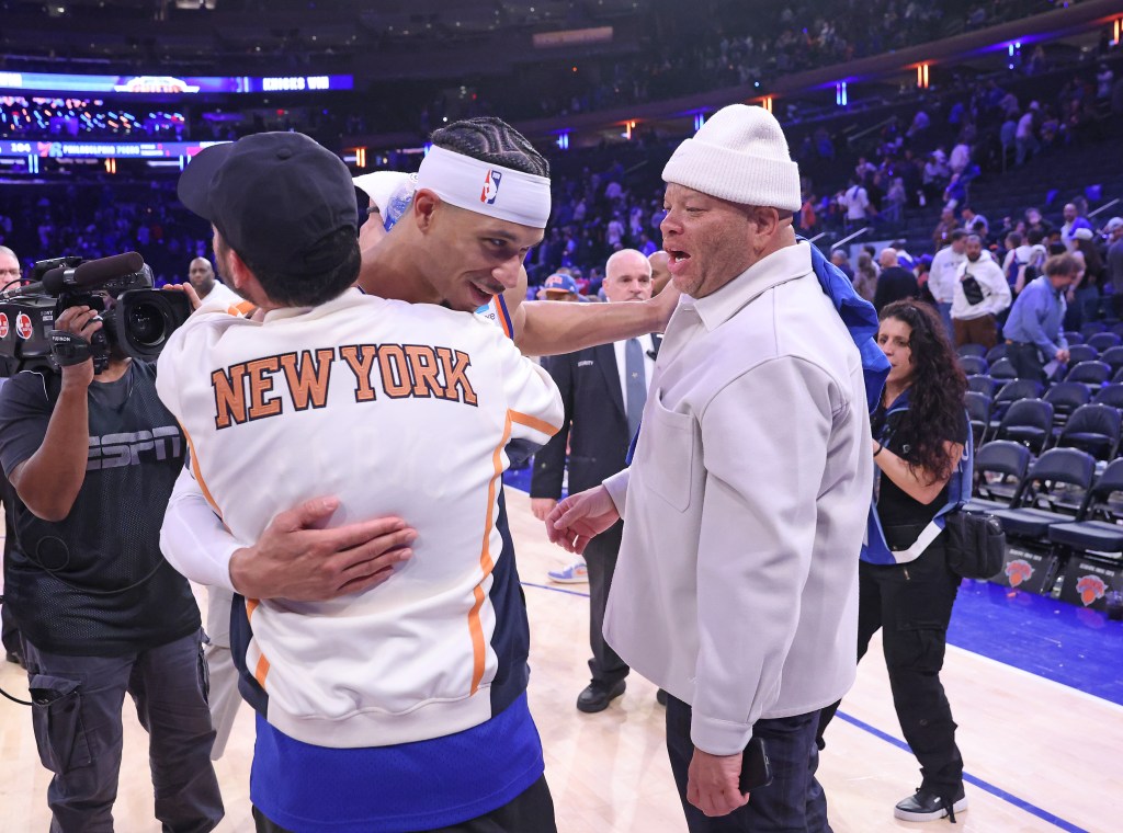 Josh Hart #3 is greeted by Knicks creative director Ronnie Fieg and Shawn âPecasâ Costner an Executive at CAA Sports at the end of the fourth quarter.
