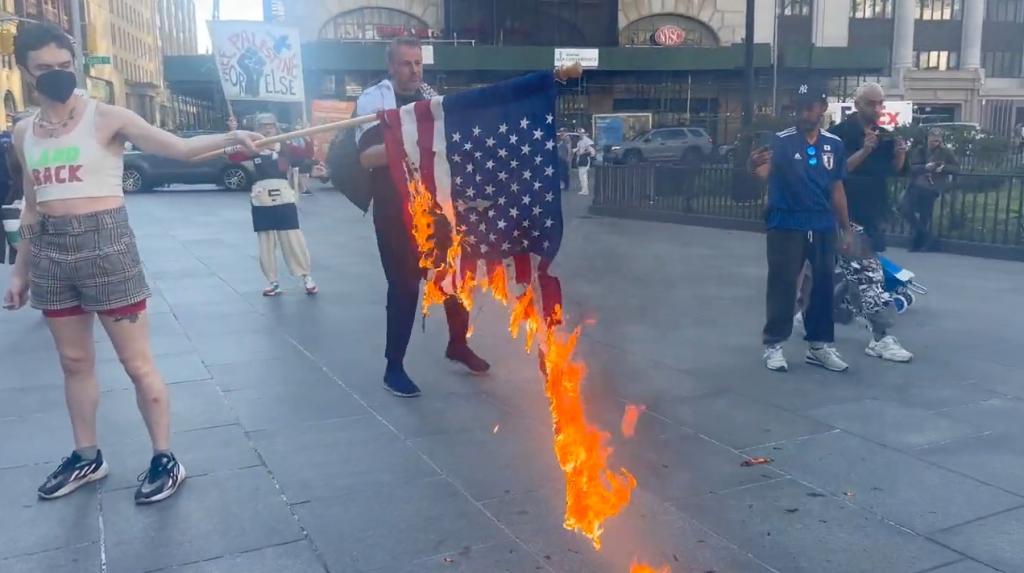 PROTESTERS BURN US FLAG