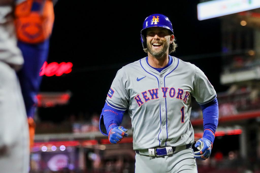  New York Mets second baseman Jeff McNeil (1) reacts after hitting a solo home run in the eighth inning against the Cincinnati Reds at Great American Ball Park. 