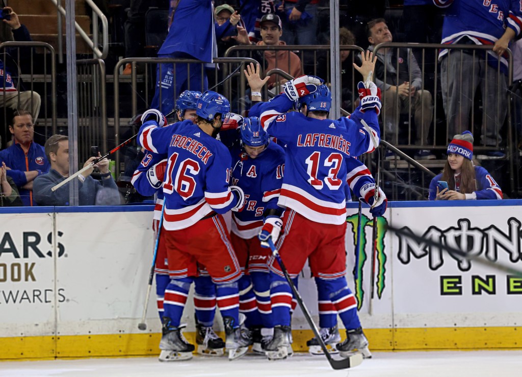 The Rangers rebounded after a loss to the Islanders earlier in the week.