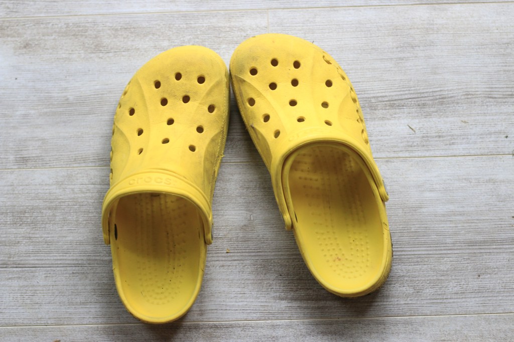 Killough described passengers wearing Crocs most likely "did not shower" before getting on board. 