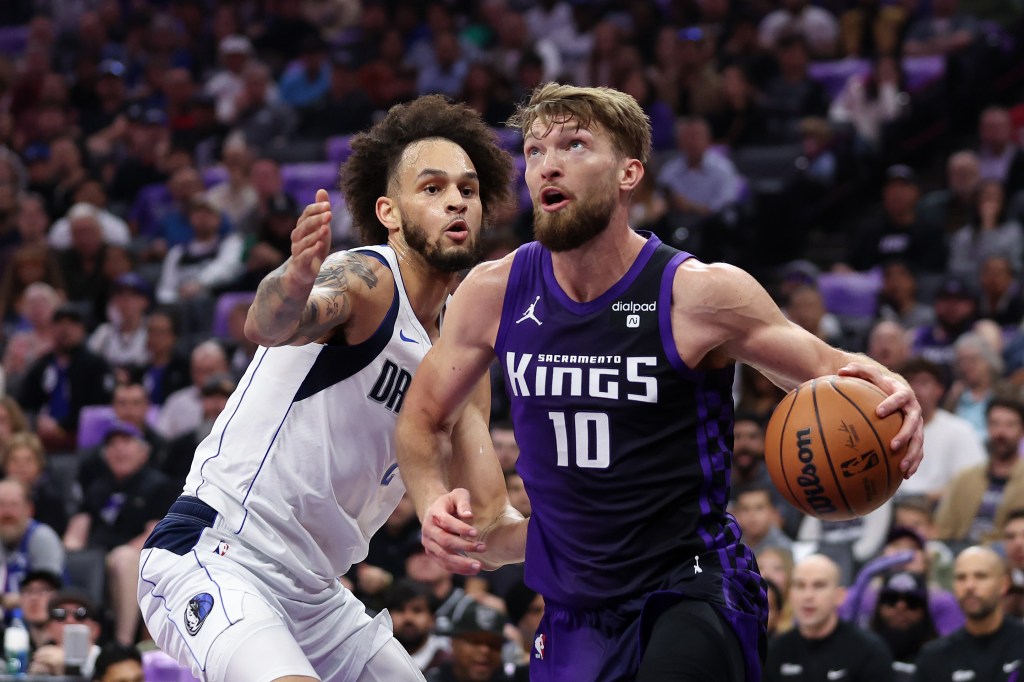 Domantas Sabonis and the Kings host the Pelicans on Thursday night.