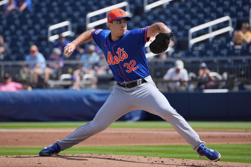 Max Kranick throws a pitch during a Mets' spring training game.
