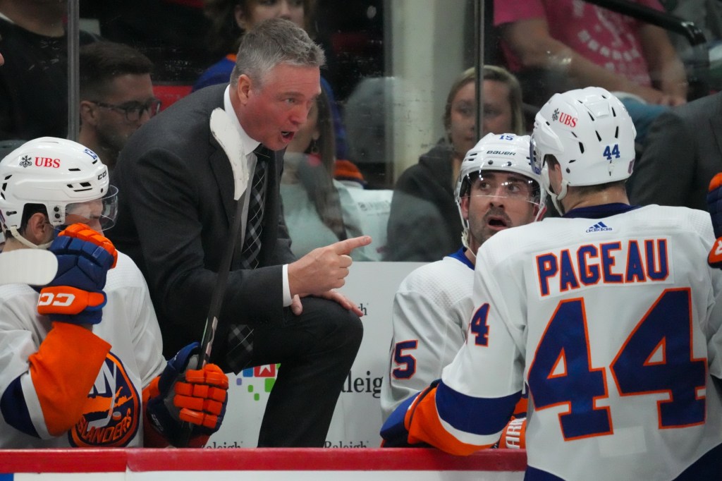 Patrick Roy talks strategy with Jean-Gabriel Pageau during the Islanders' Game 2.