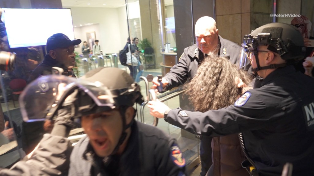 McCarthy could be seen having trouble getting the glass doors to open as the protesters circled behind him, effectively trapping the cops and yelling profanities. 