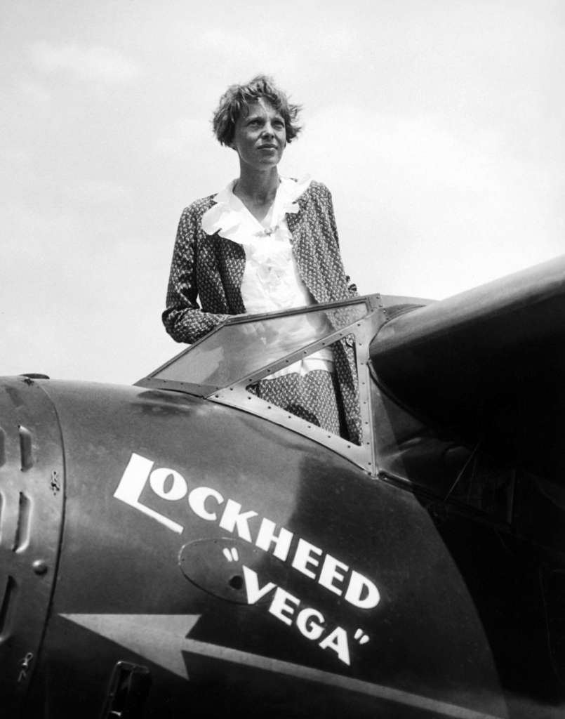 Amelia EARHART in her Vega plane.