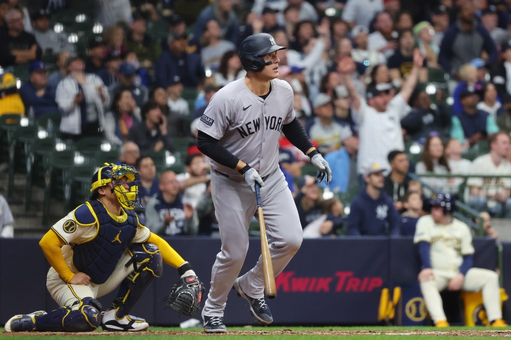 Yankees' Anthony Rizzo hits a home run against the Brewers on Sunday.