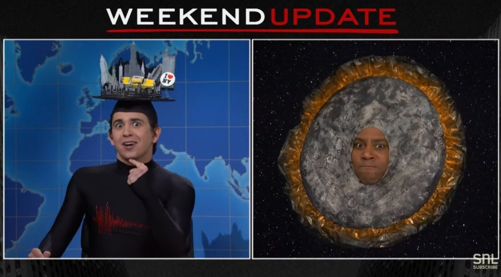 Monday's solar eclipse had a knock-down, drag-out fight with Friday's NYC-area earthquake -- in a wild Saturday Night Live Weekend Update sketch that found the comic side of both headline-making phenomena.