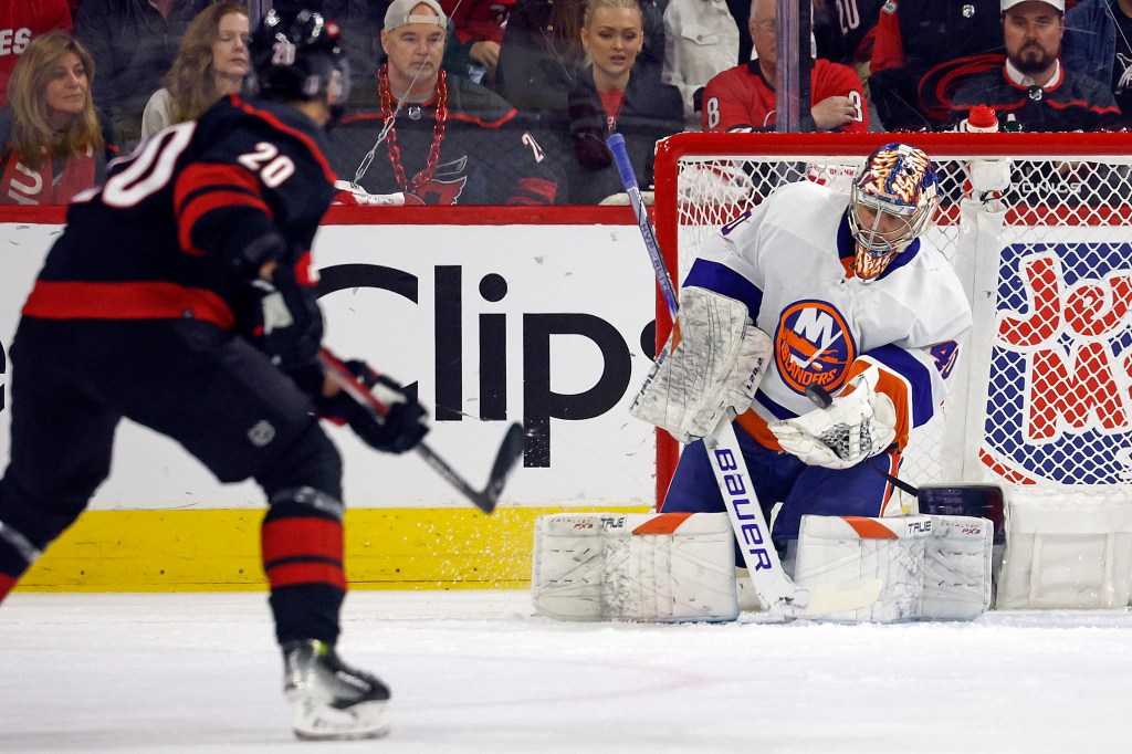  Islanders goaltender Semyon Varlamov (40) catches the shot of Carolina Hurricanes' Sebastian Aho 