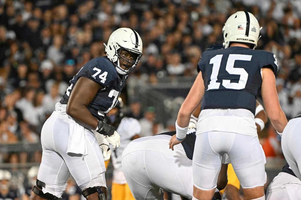 Olu Fashanu (74) and Penn State went 10-3 during the 2023 season.