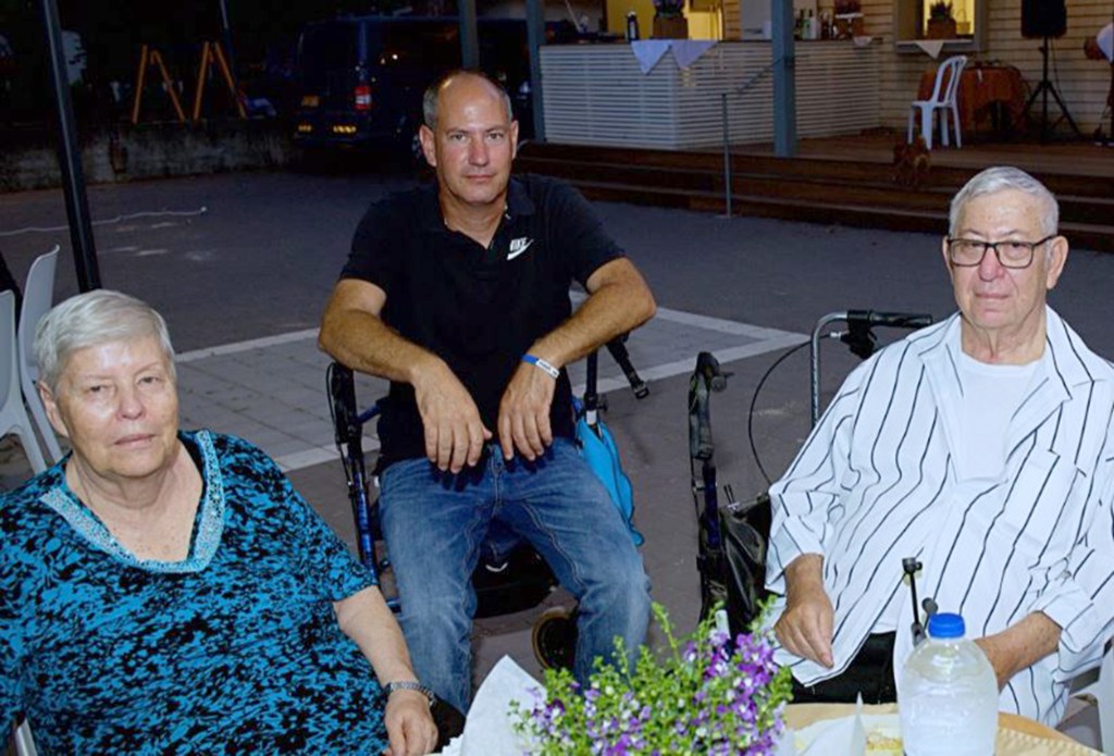 Hanna Katzir, Elad Katzir, Avraham Katzir, all seated. 