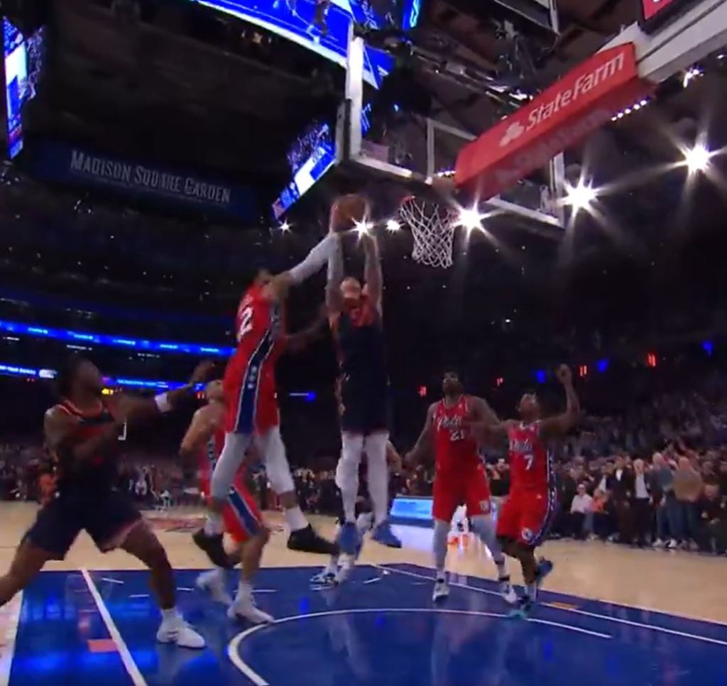 Knicks center Isaiah Hartenstein grabs an offensive rebound before Donte DiVincenzo's game-winning 3-pointer.