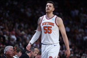 Isaiah Hartenstein will try to lead the Knicks over the Bulls on Sunday.