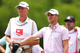 Justin Thomas (r.) announced he and caddie Jim "Bones" Mackay (l.) have parted ways.