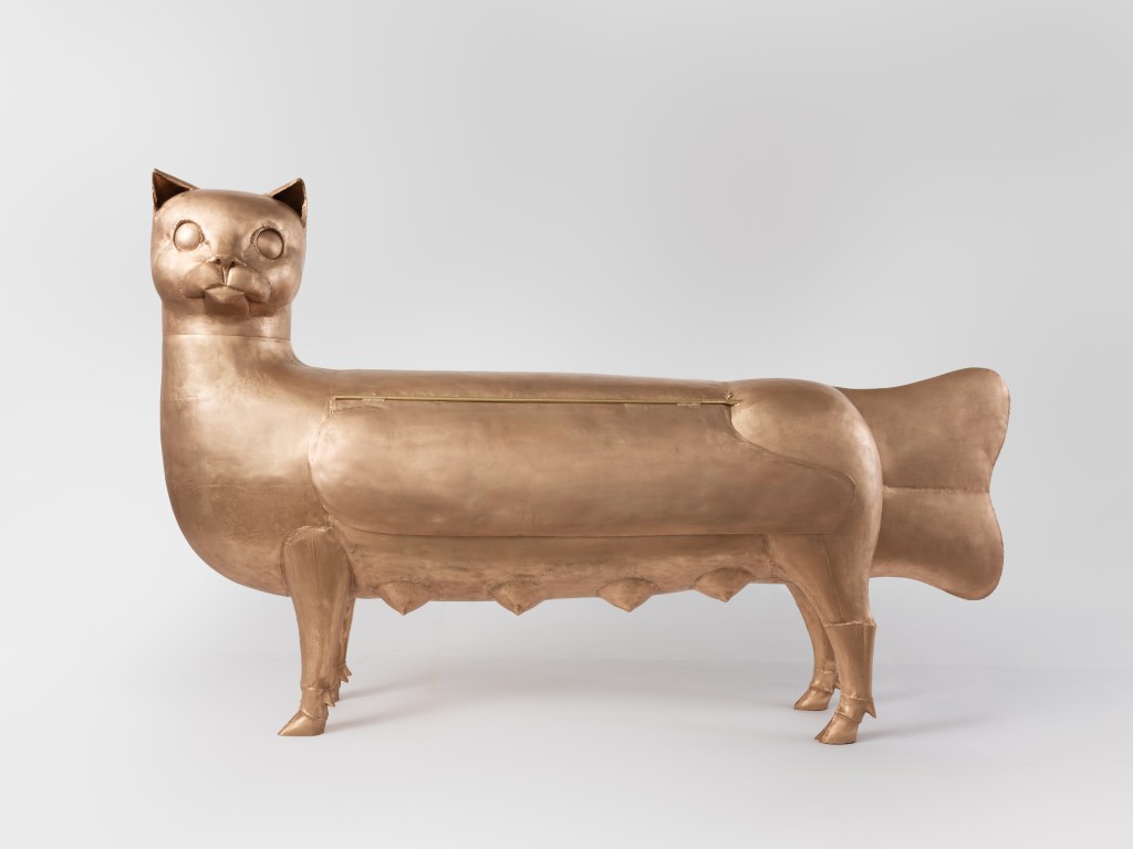 Image of the "Grand Chat" polymorph gold sculpture, with a cat head, fish body, and pigs belly and hoobes, plus a bird's wings.