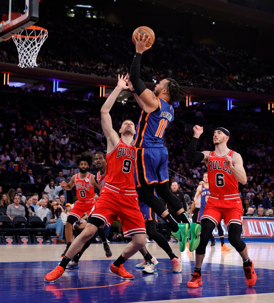 Knicks guard Jalen Brunson puts up a shot against the Bulls on Sunday.