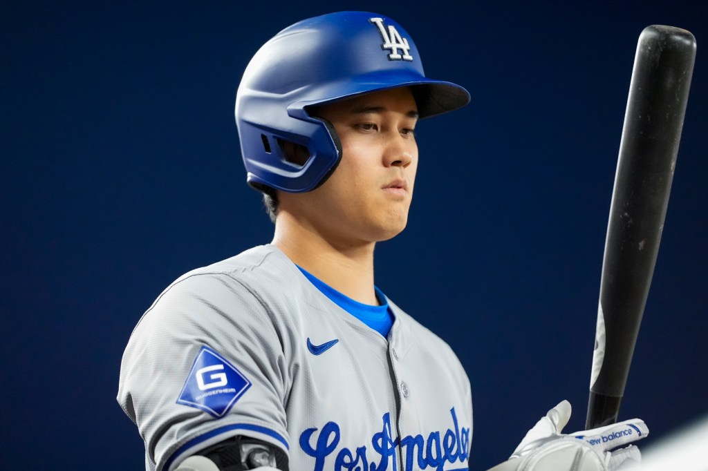  Dodgers designated hitter Shohei Ohtani prepares to bat