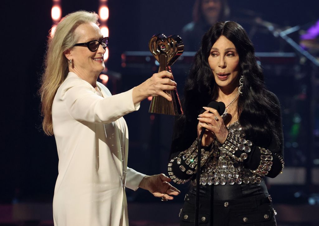 The Sophie's Choice" star appeared mid-show at the Dolby Theater in LA to introduce her longtime friend and recipient of this year's Icon award.