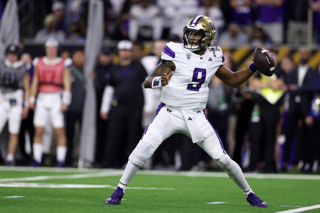 Michael Penix Jr. #9 of the Washington Huskies throws the ball 