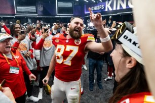 travis kelce chiefs contract extension