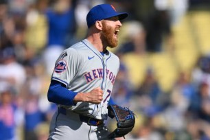 Reed Garrett celebrates after picking up his first career save in the Mets' 6-4 win over the Dodgers.