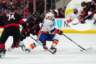 Islanders lost Game 5 to the Hurricanes 