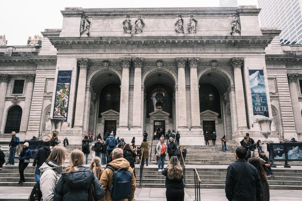 The NYPL main branch on 42nd street and 5th avenue in midtown Manhattan