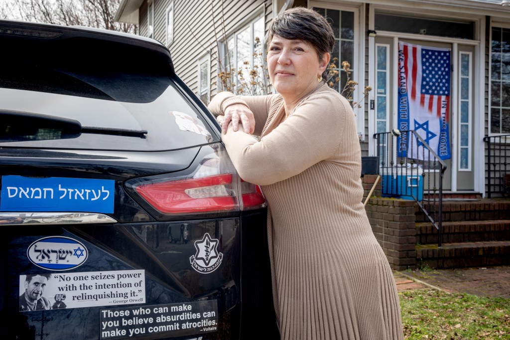 Esther Shali-Ogli standing by a car, expressing concern after being laid off as principal from Juan Morel Campos Secondary School due to her support for Israel.