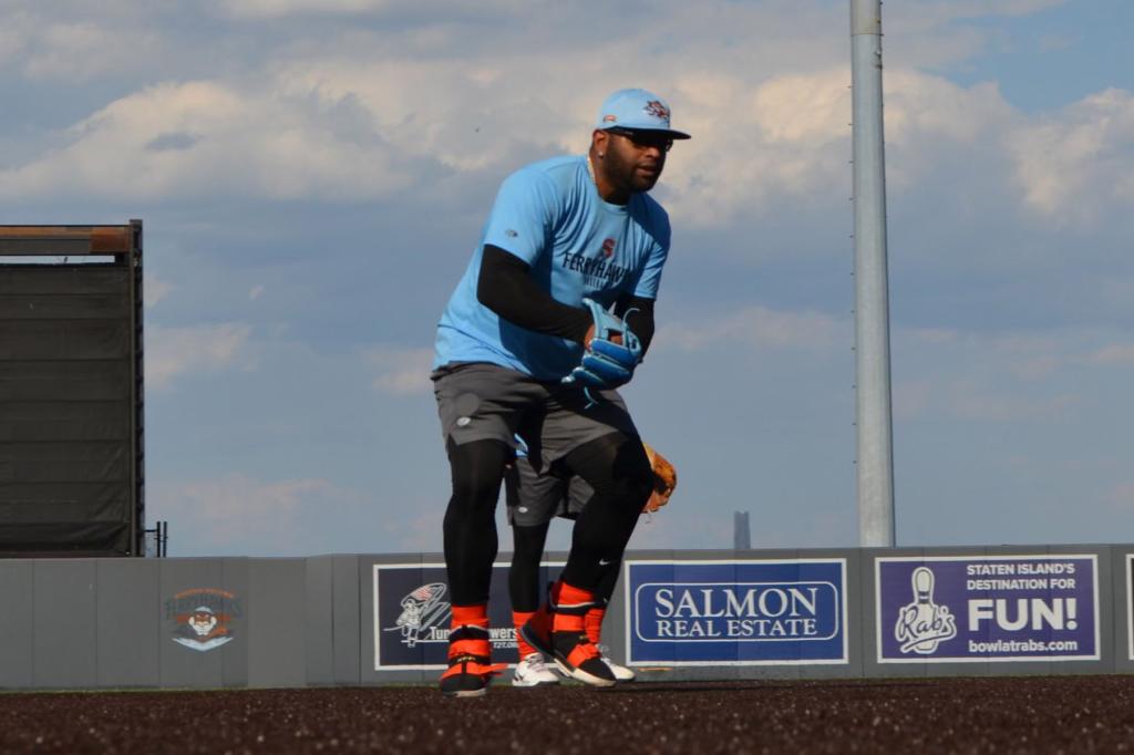 Pablo Sandoval takes grounders with the Staten Island FerryHawks.