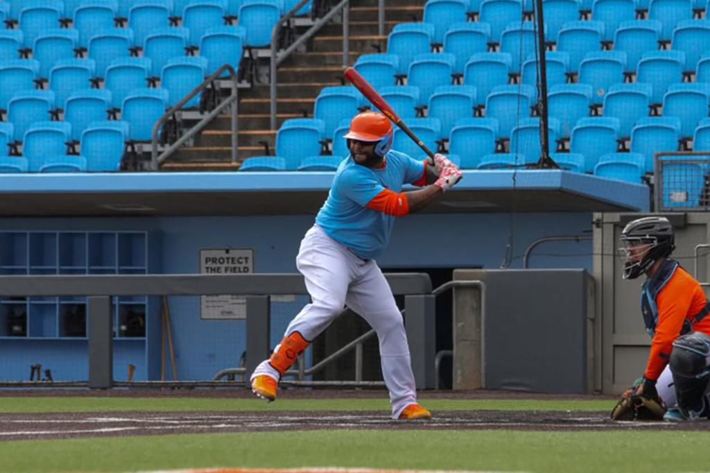 Pablo Sandoval takes a swing with the Staten Island FerryHawks.