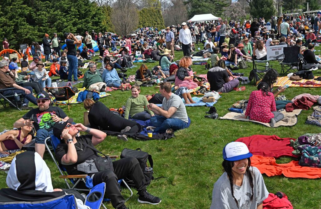 The lawn of Green-Wood became inundated with people preparing for the event.