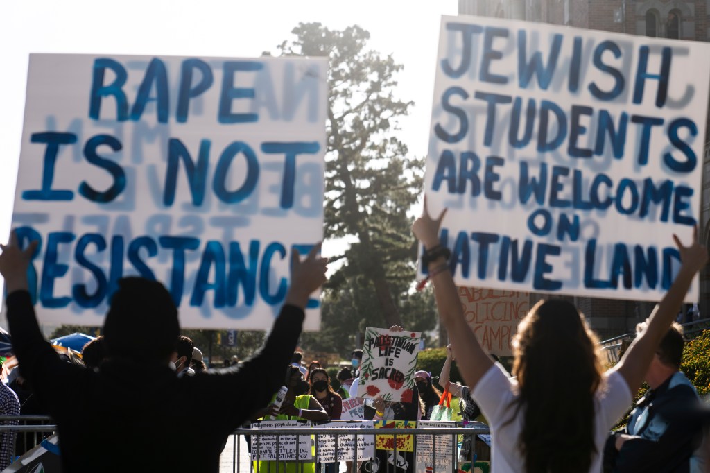 Pro-Israeli  and pro-Palestinian protesters are being kept apart by barricades, but have continued to clash. 