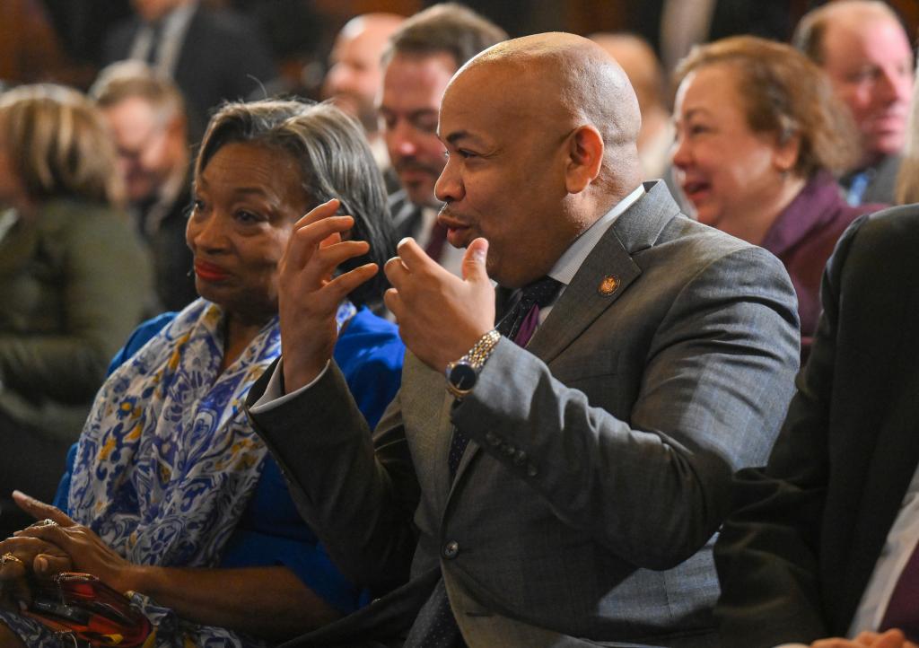 A photo of Stewart-Cousins and Heastie in Albany.