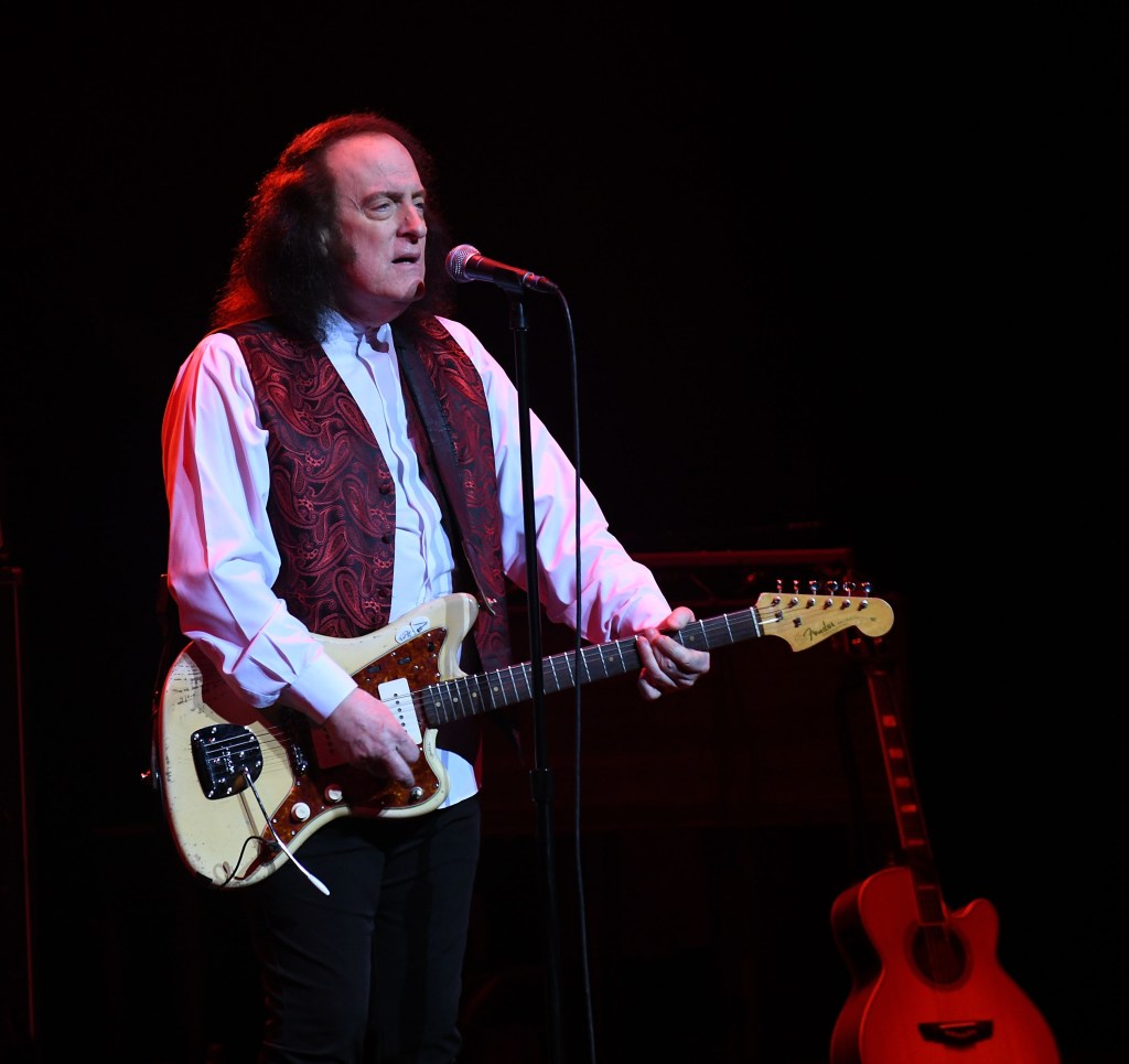  Tommy James performing