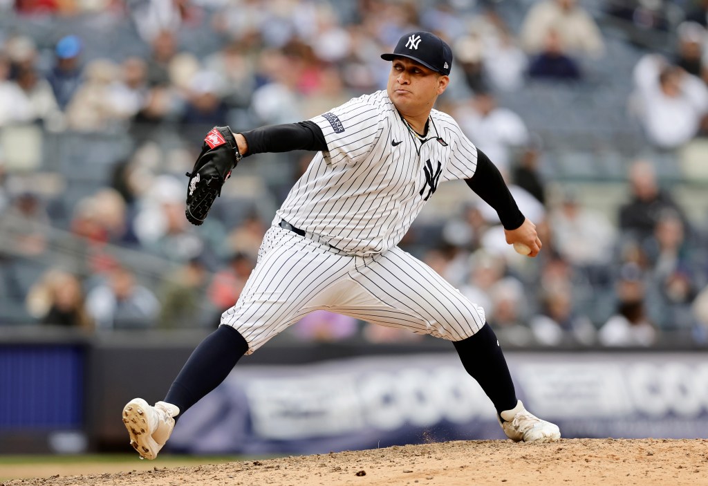 Victor Gonzalez pitches during the Yankees' win over the Rays on April 21, 2024.