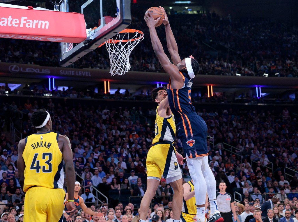 New York Knicks forward Precious Achiuwa #5 goes up for a slam during the first quarter.