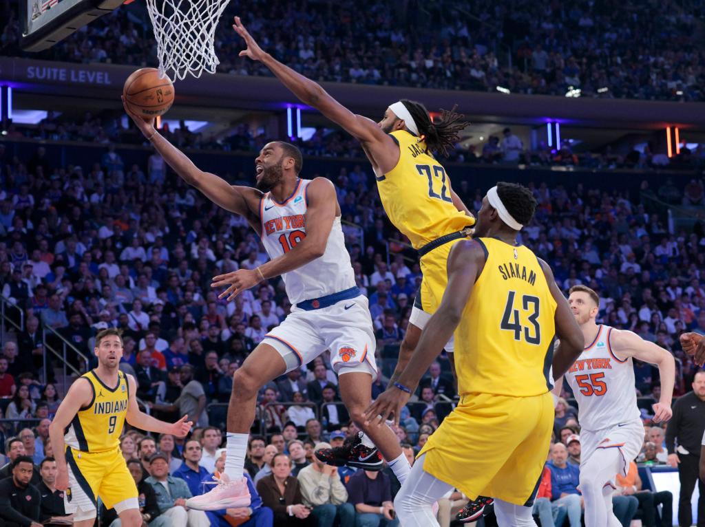 New York Knicks guard Alec Burks #18 goes up for a shot as Indiana Pacers forward Isaiah Jackson #22 jumps to defend during the second quarter.
