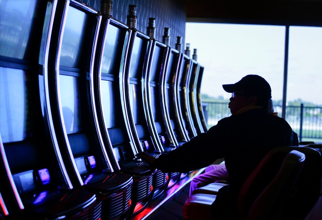 New York state Sen. Joseph Addabbo and Assemblyman Gary Pretlow are backing a bill that would speed up the process for the state to award casino licenses. 